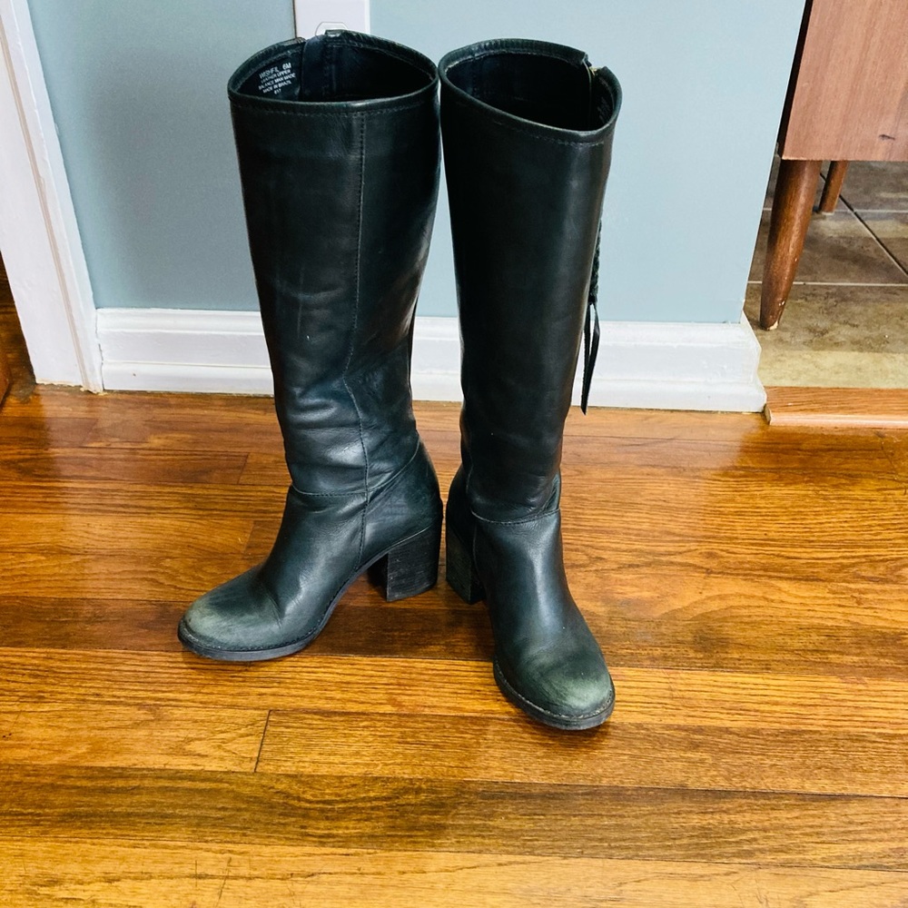 Size 6 Steve Madden boot
